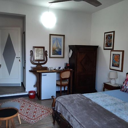 Retro' Beb Bed and Breakfast Λα Σπέτσια Δωμάτιο φωτογραφία